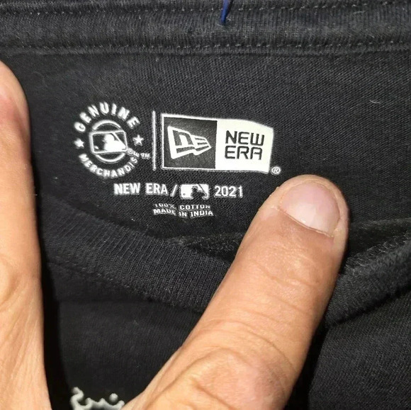 New Era Los Angeles Dodgers Black Logo T-Shirt Tee Men's Large - Picture 3 of 5